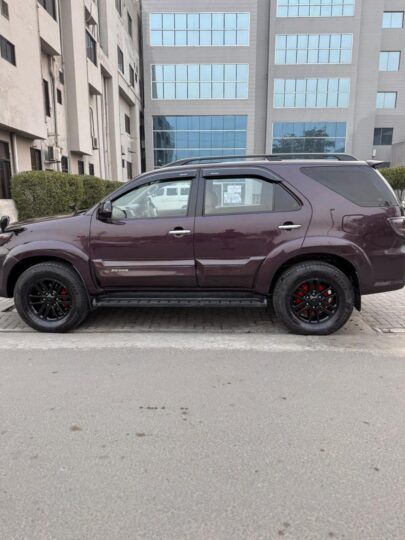 Toyota Fortuner 2.7 V 2013