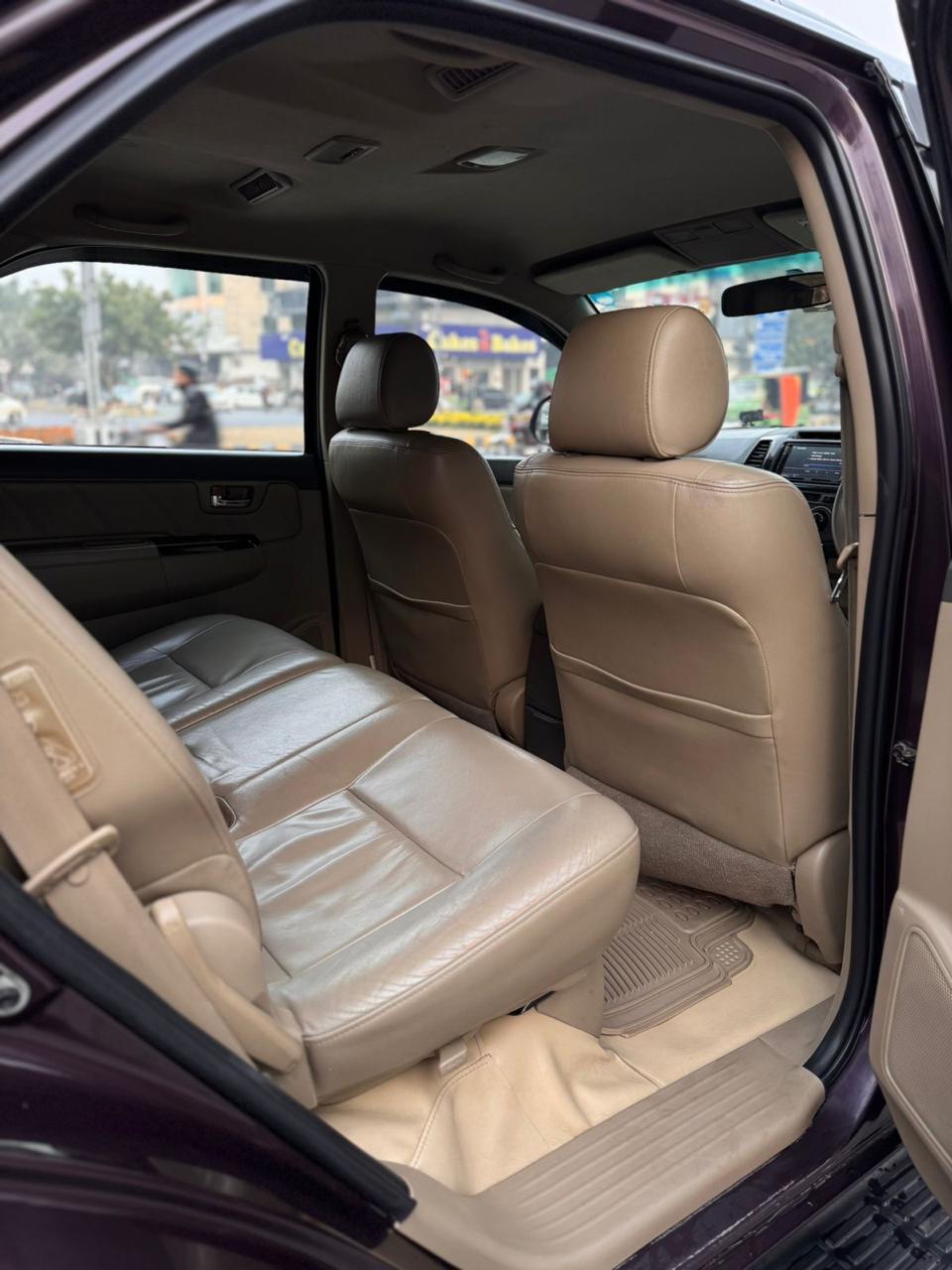Toyota Fortuner 2.7 V 2013