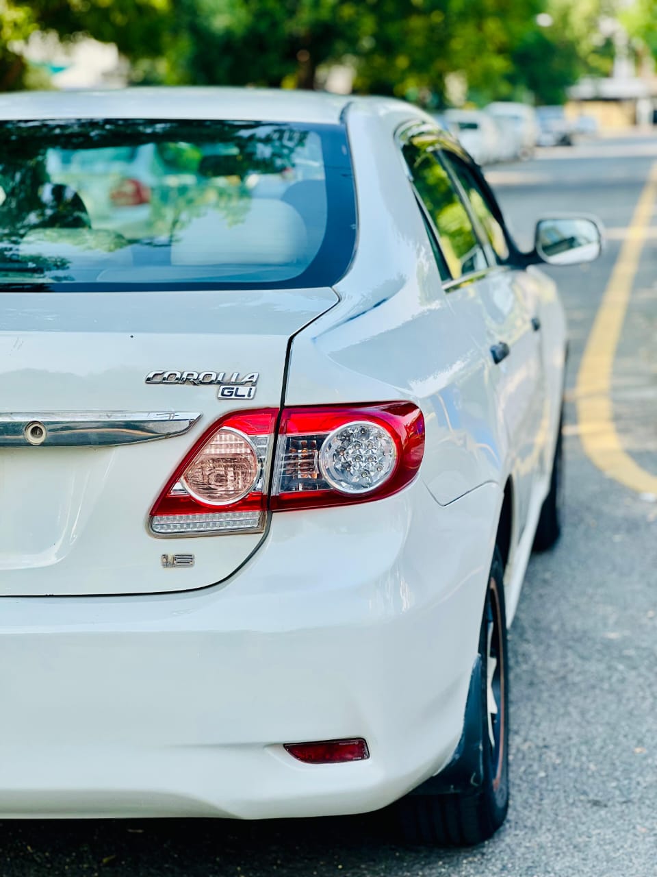 Toyota Gli 1.6 Auto 2013 in Lahore