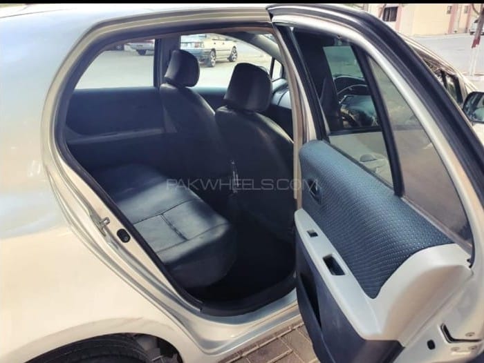 Toyota Vitz 2007