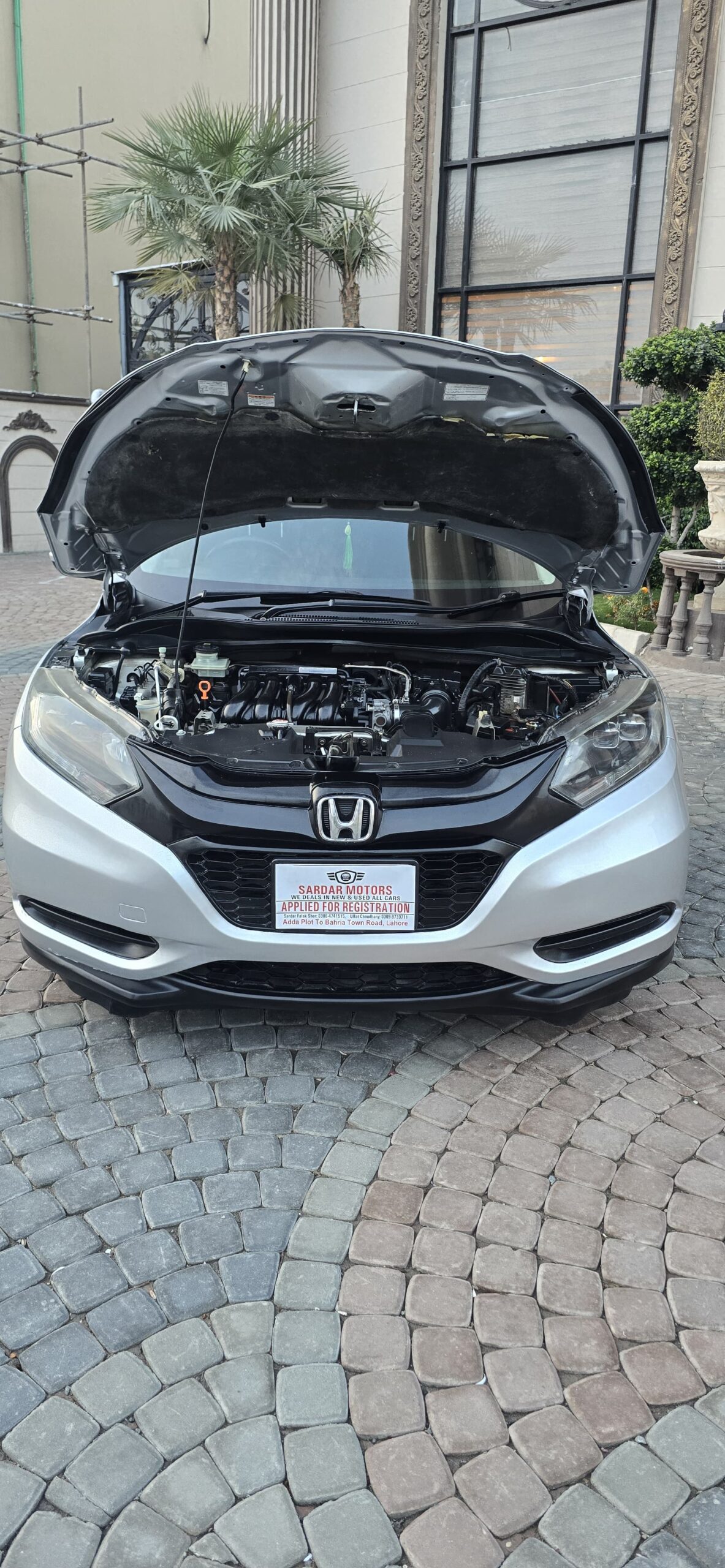 Honda vezel hybrid X 2013/18