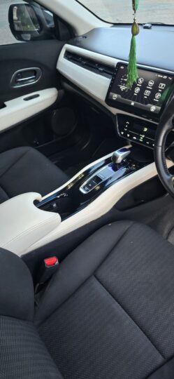 Honda vezel hybrid X 2013/18