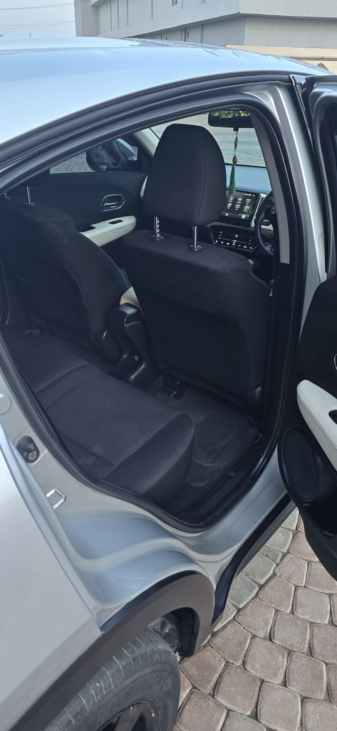 Honda vezel hybrid X 2013/18