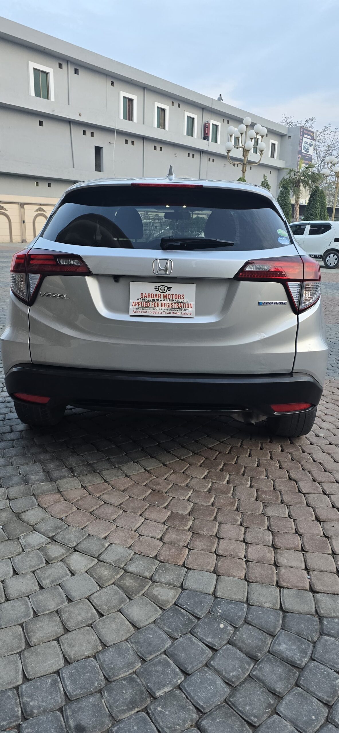 Honda vezel hybrid X 2013/18