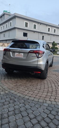Honda vezel hybrid X 2013/18