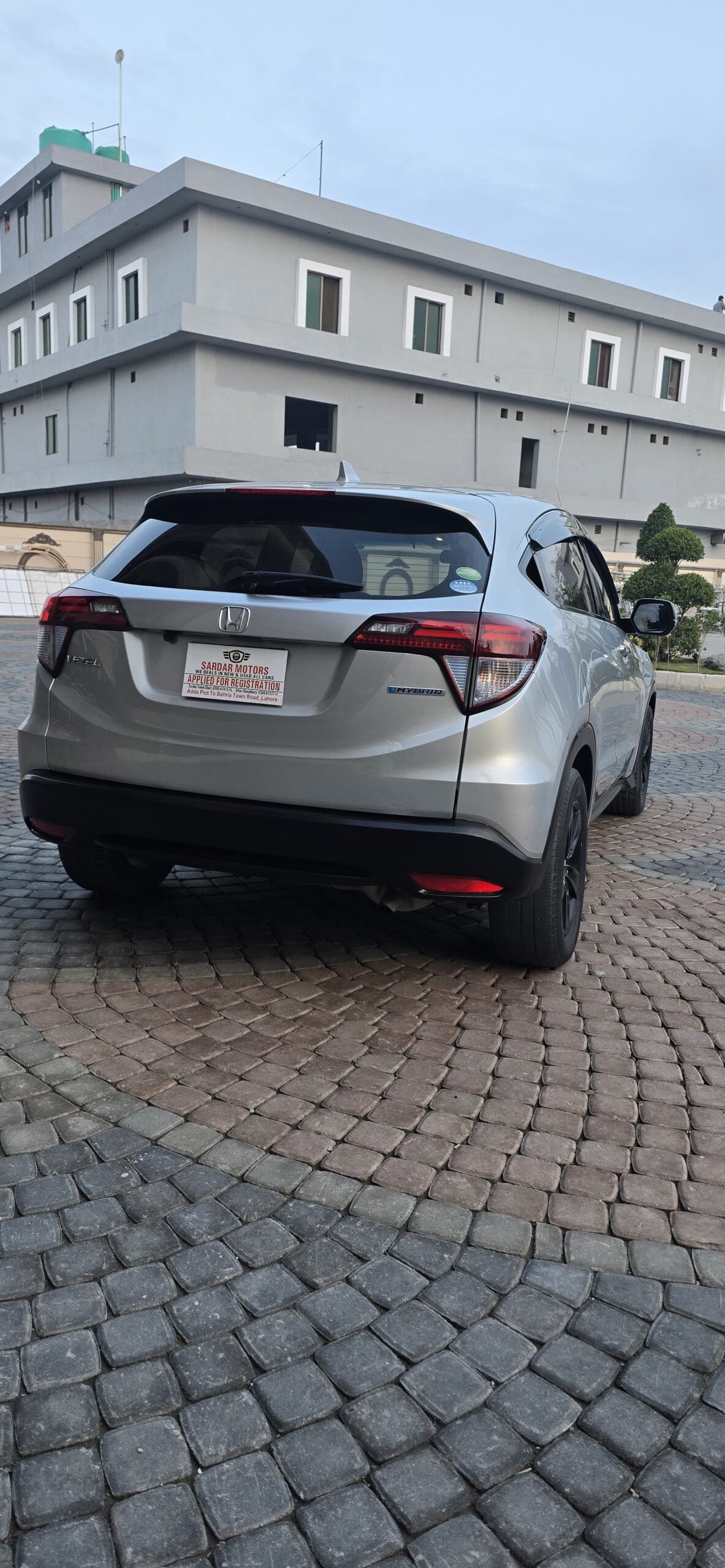 Honda vezel hybrid X 2013/18