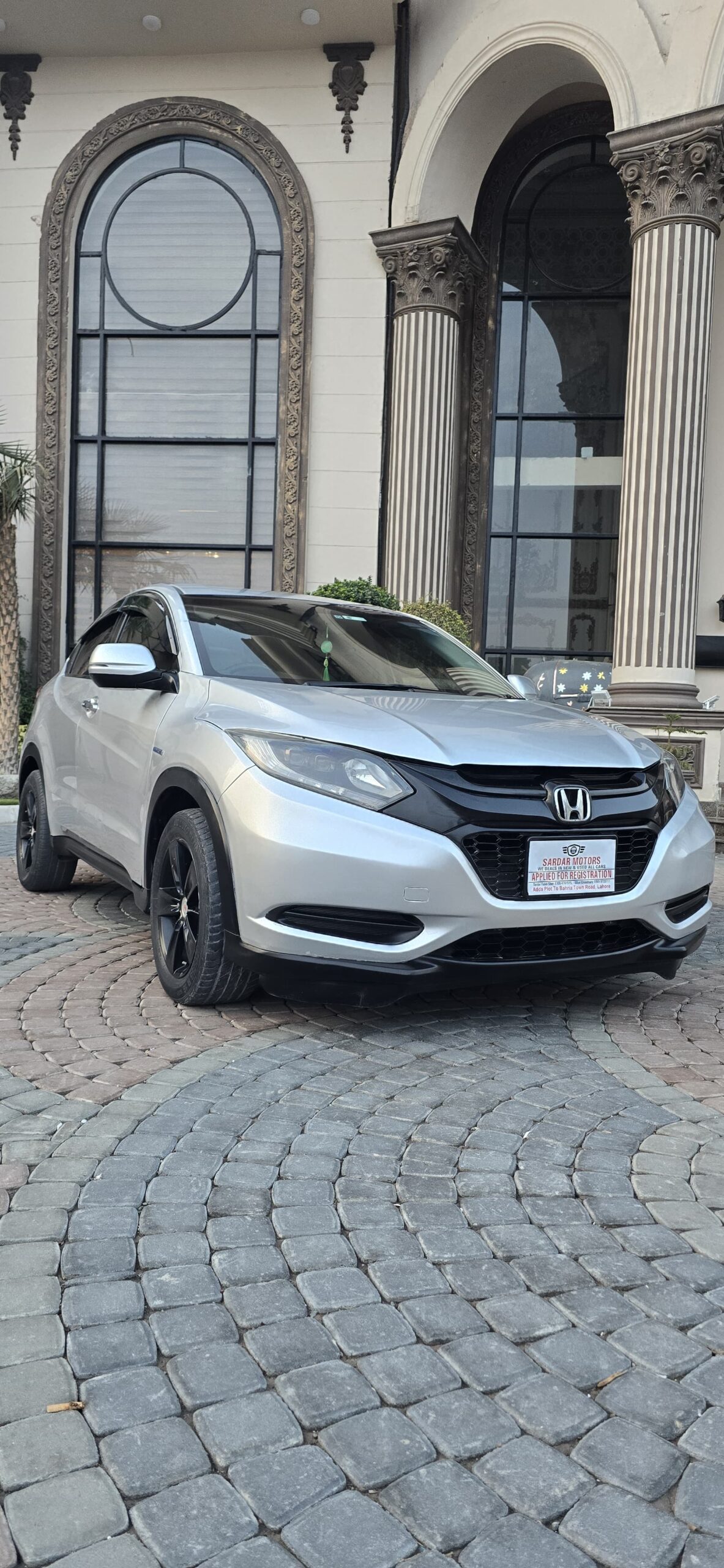 Honda vezel hybrid X 2013/18
