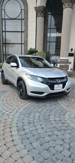 Honda vezel hybrid X 2013/18