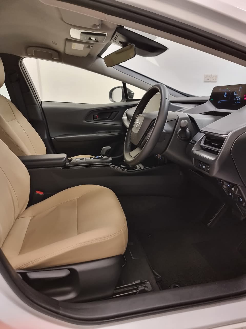 Toyota prius hybrid 1.8 X 2024