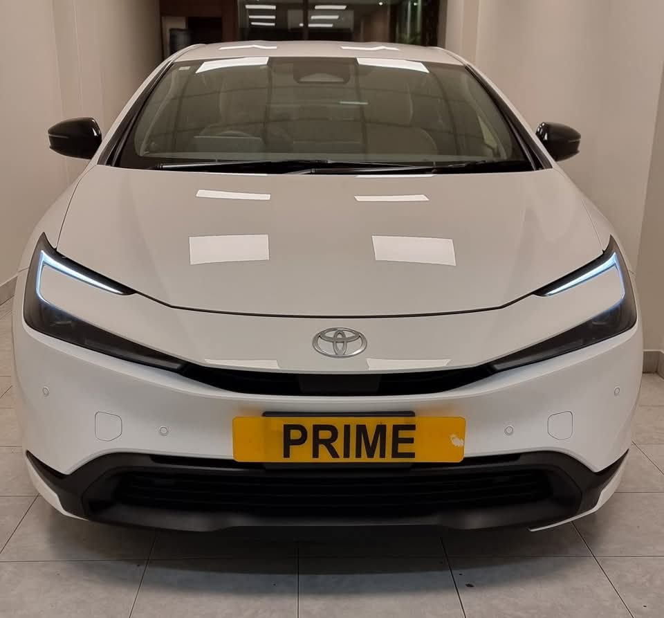 Toyota prius hybrid 1.8 X 2024