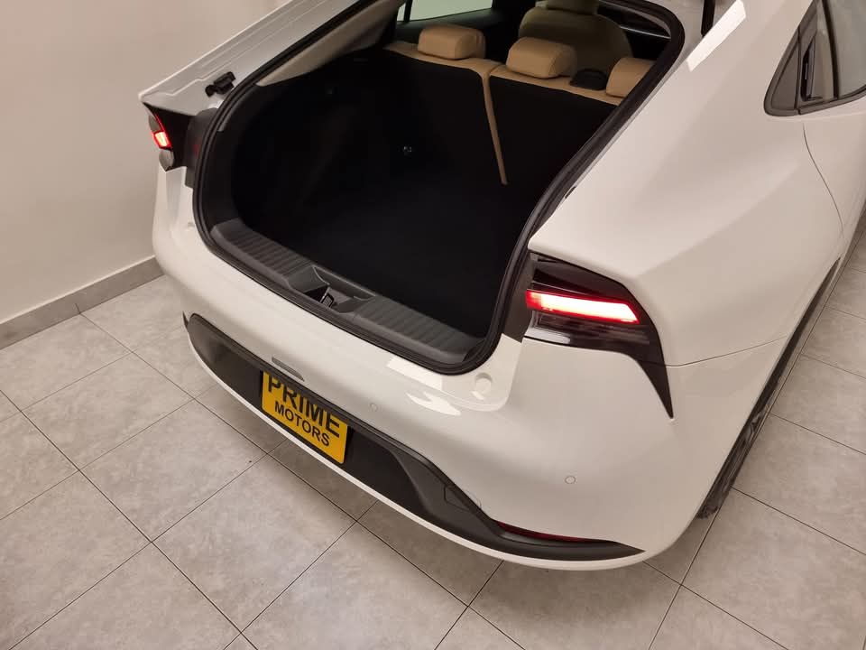 Toyota prius hybrid 1.8 X 2024