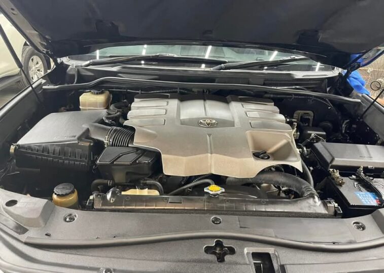 Toyota Land cruiser AXG 2013