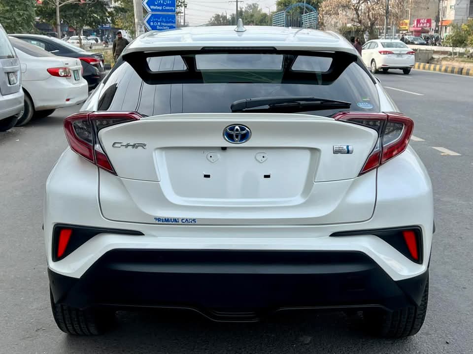 Toyota CHR GLD hybrid 2018