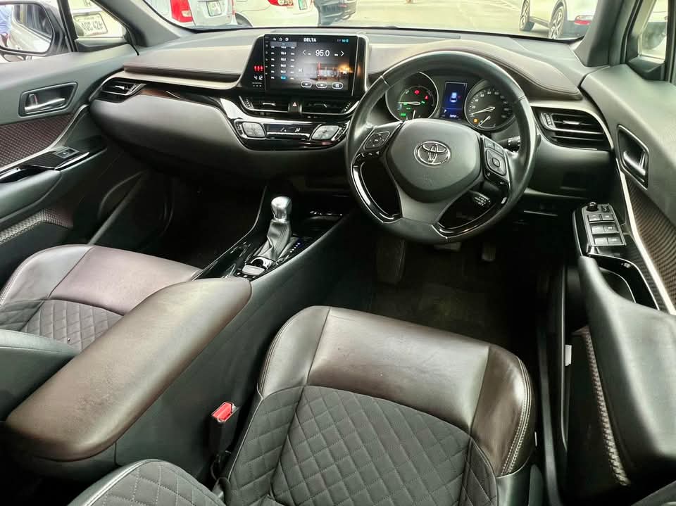 Toyota CHR GLD hybrid 2018