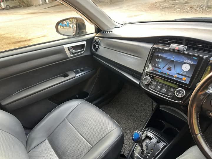 TOYOTA COROLLA AXIO G HYBRID 2015/18