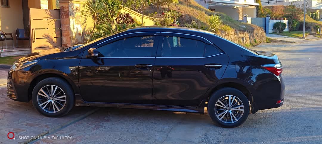 Toyota Corolla Altis Grande CVT-i 1.8(2018)