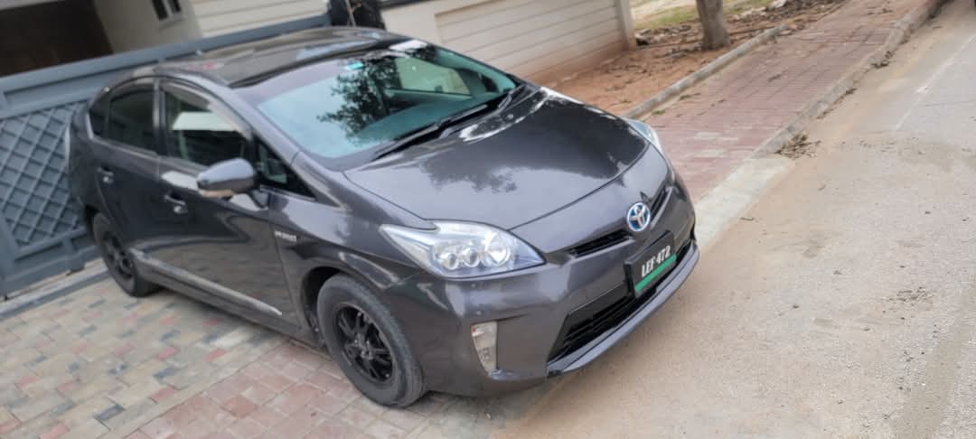 TOYOTA PRIUS G grade (2011)