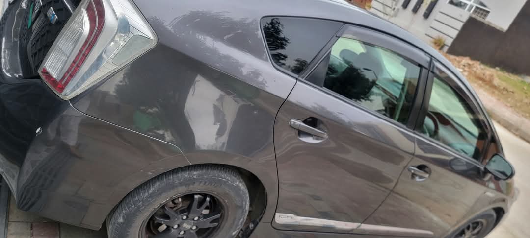 TOYOTA PRIUS G grade (2011)