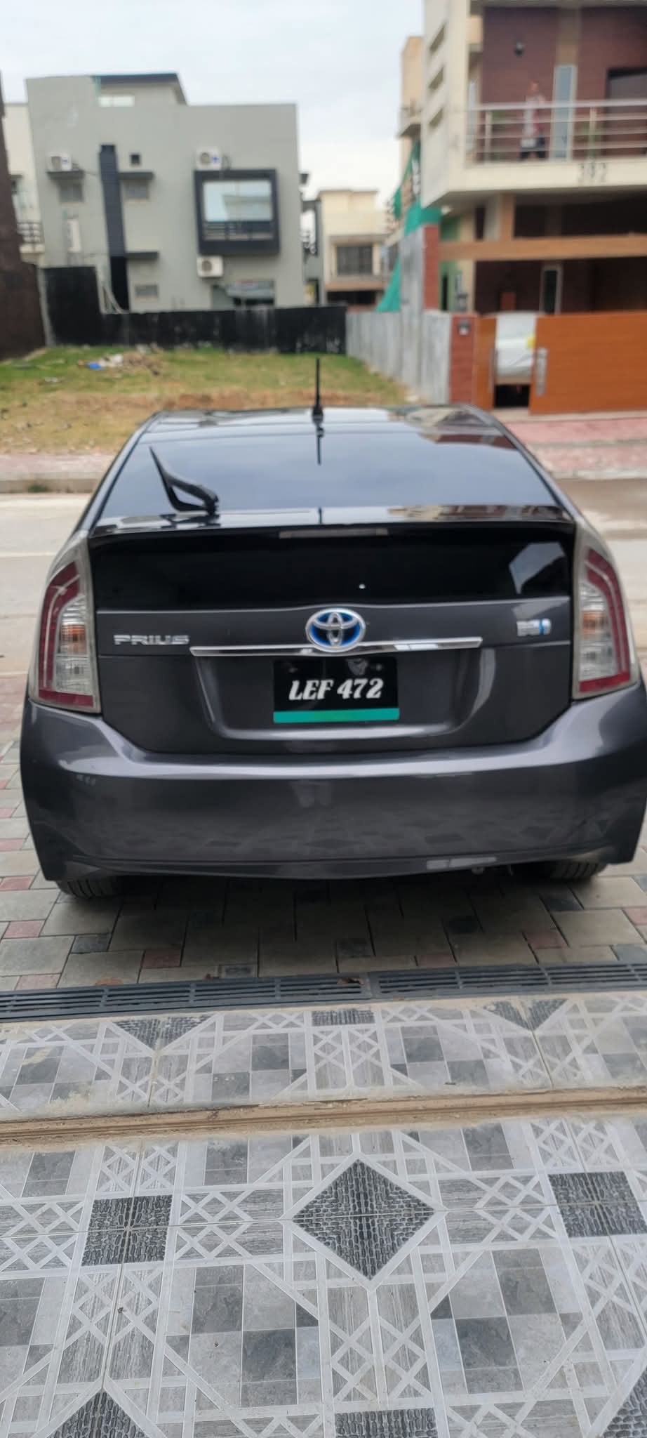 TOYOTA PRIUS G grade (2011)