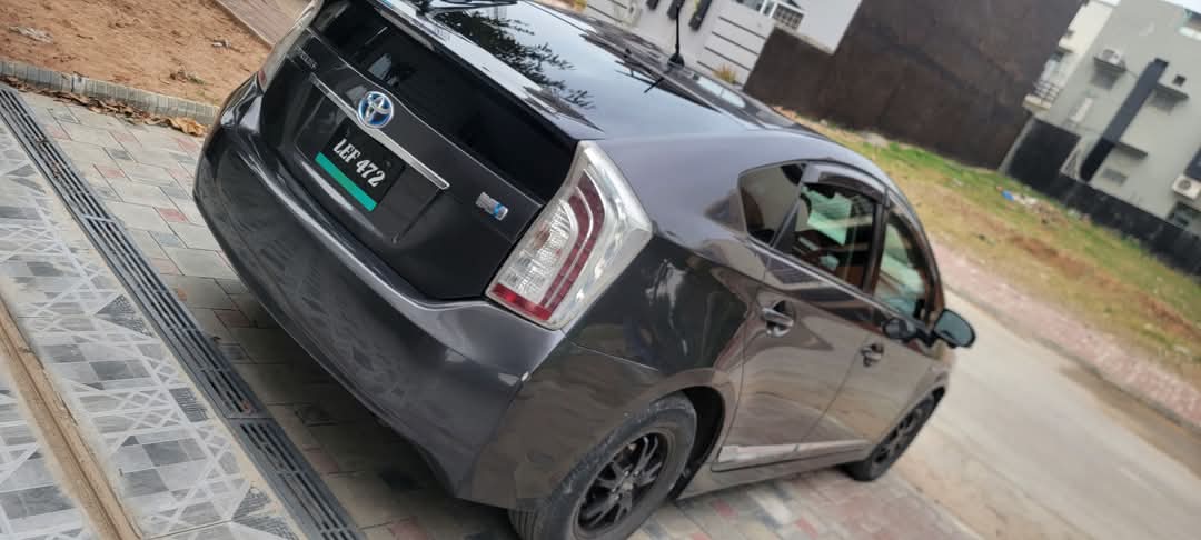 TOYOTA PRIUS G grade (2011)