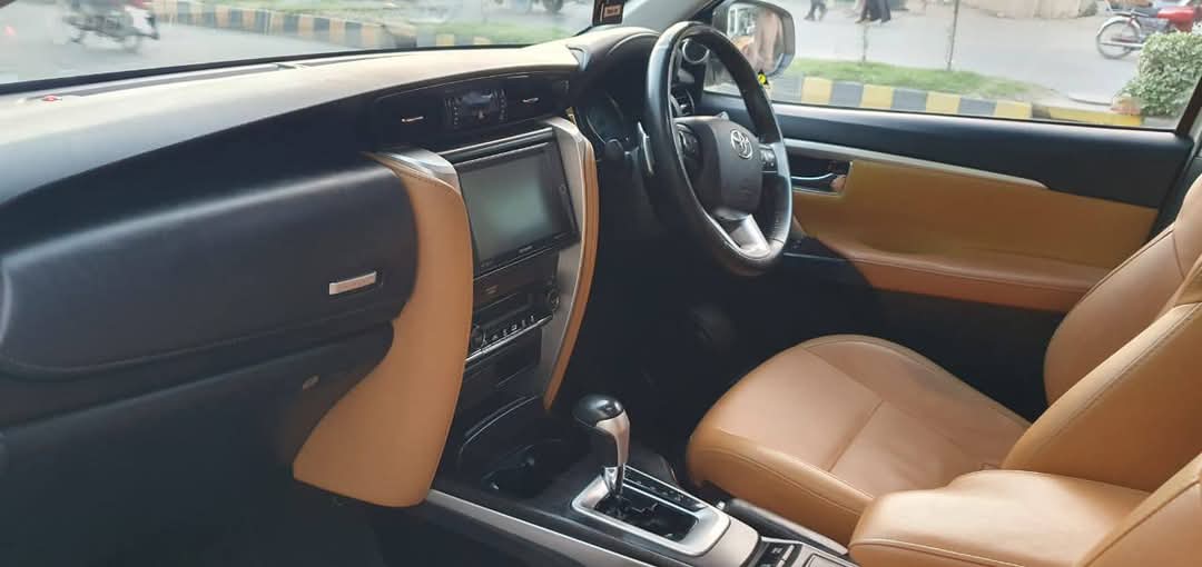 TOYOTA FORTUNER V 2.7(2019)