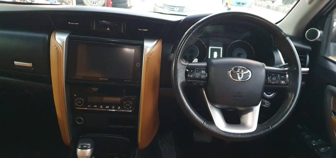 TOYOTA FORTUNER V 2.7(2019)