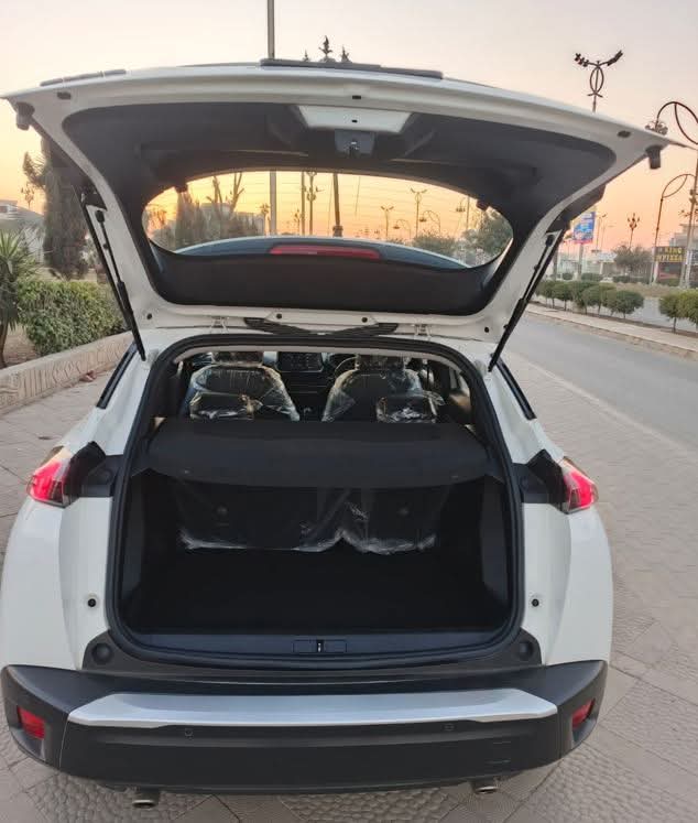 Peugeot 2008 Allure 2022 Model 1.2 Fwd