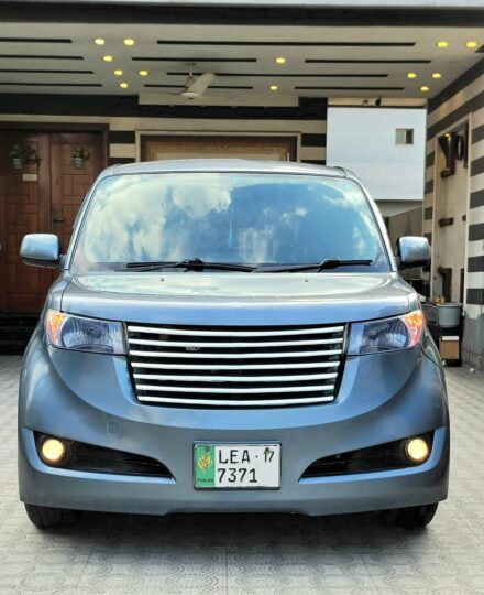 Toyota B B (Black Box)(2006)