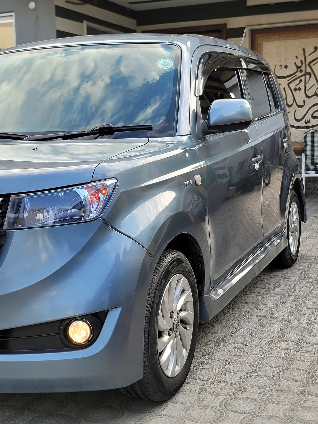 Toyota B B (Black Box)(2006)