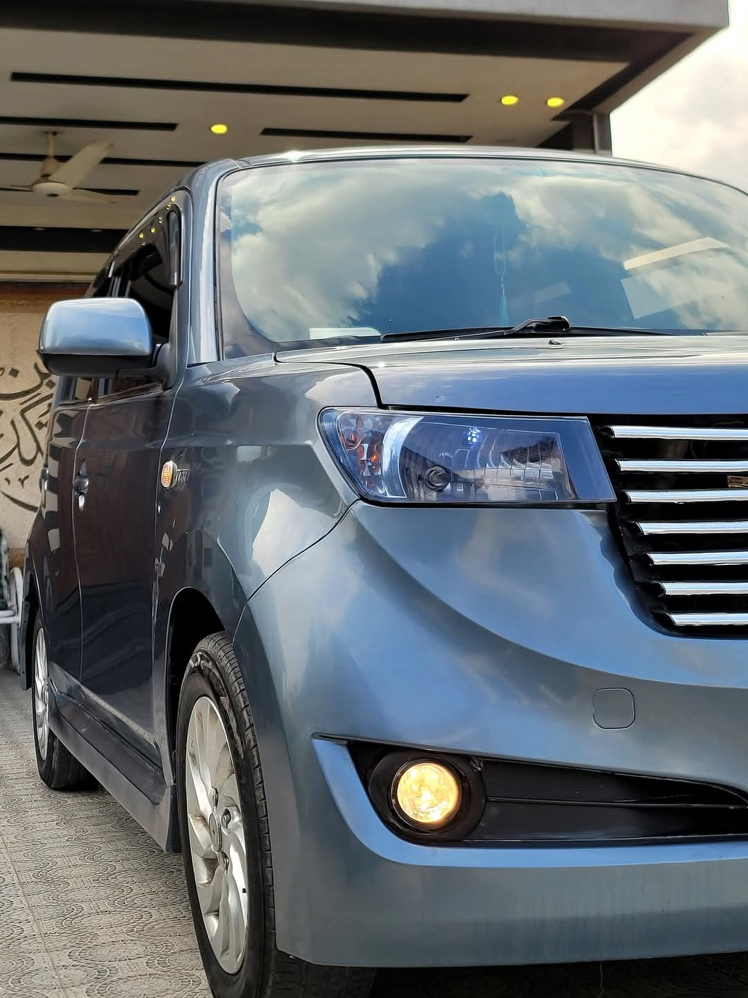 Toyota B B (Black Box)(2006)