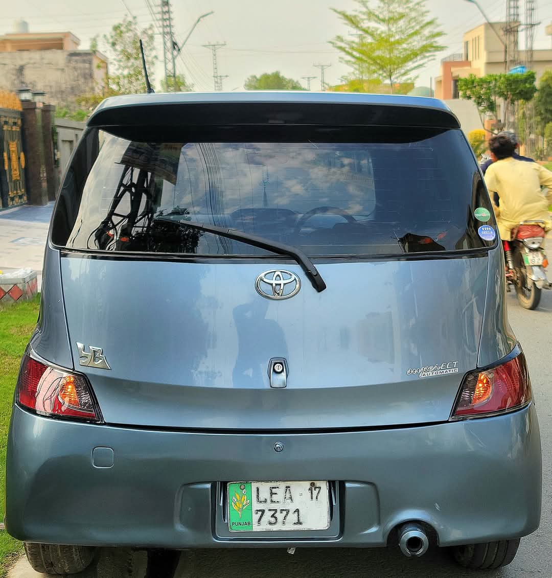 Toyota B B (Black Box)(2006)