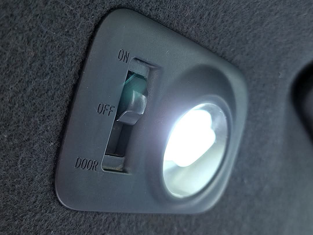 Toyota B B (Black Box)(2006)