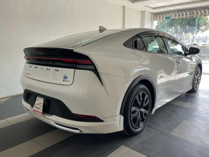TOYOTA PRIUS (2023)