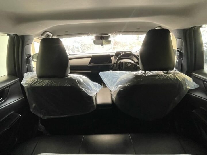 TOYOTA PRIUS (2023)