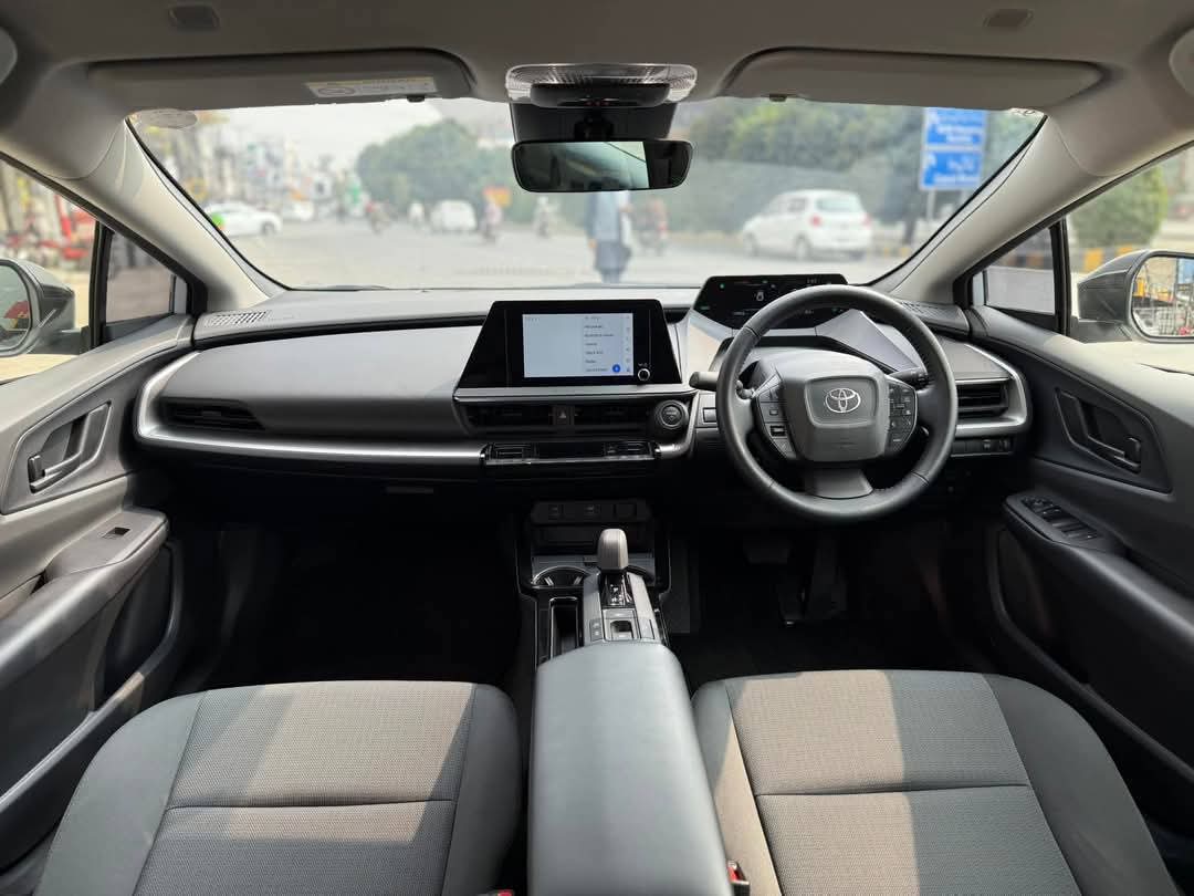 Toyota prius u (2023)