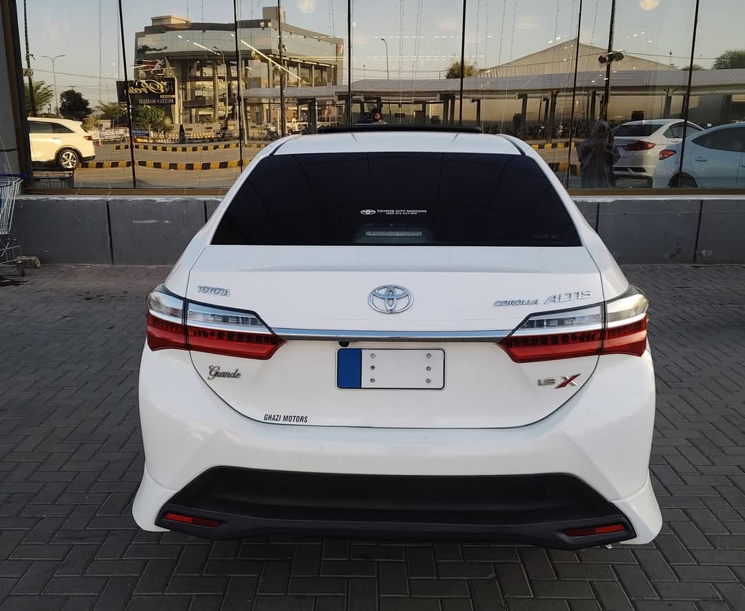 Toyota altis grand 1.8(2022)