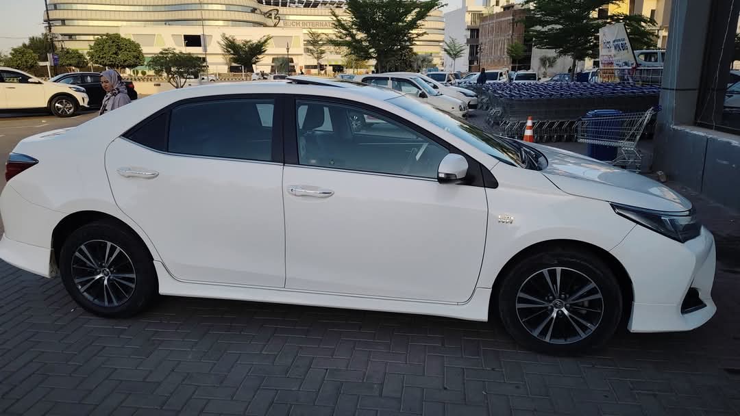 Toyota altis grand 1.8(2022)