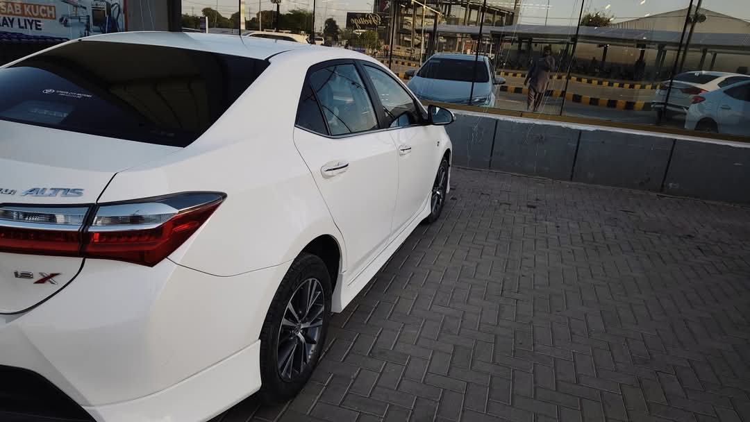 Toyota altis grand 1.8(2022)