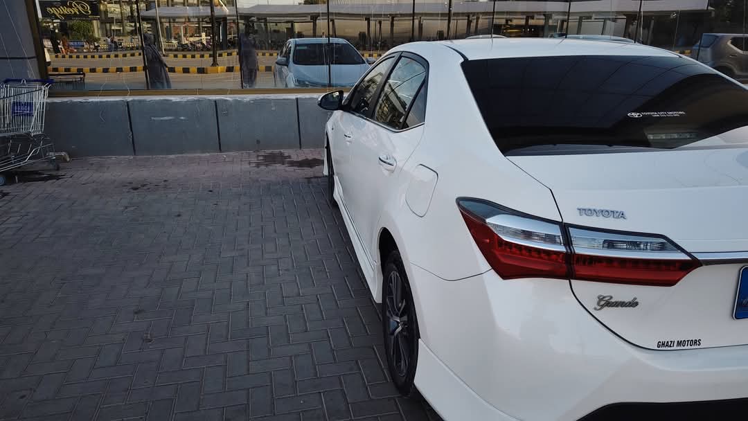 Toyota altis grand 1.8(2022)