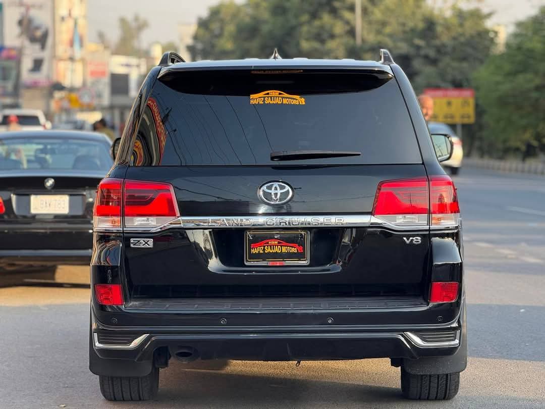 LAND CRUISER ZX (2016)