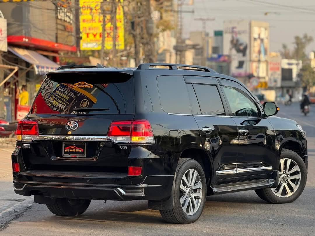 LAND CRUISER ZX (2016)