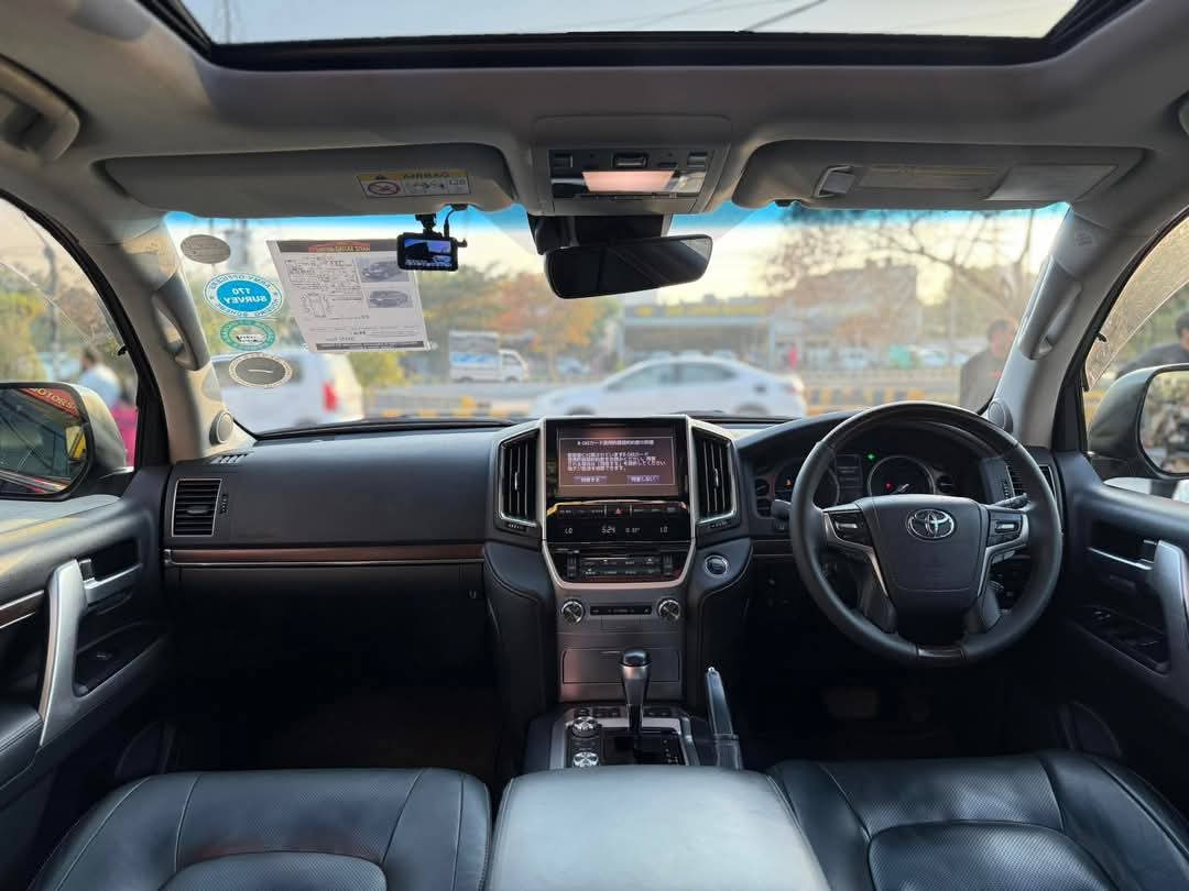 LAND CRUISER ZX (2016)