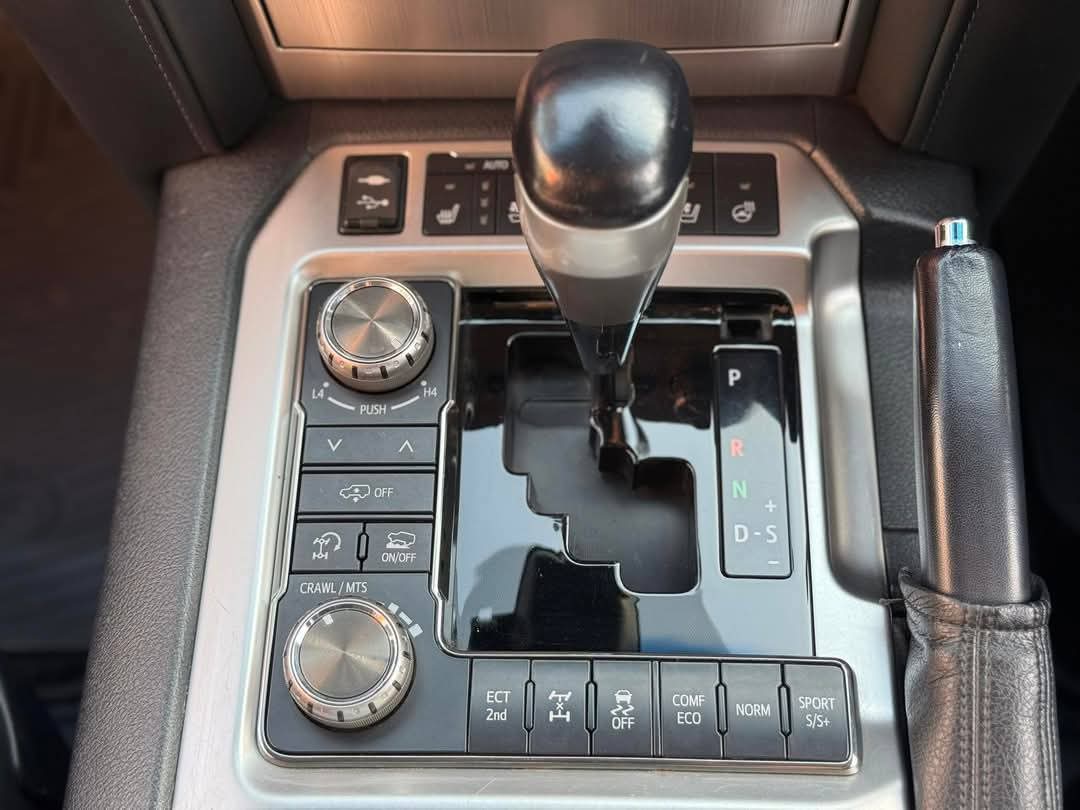 LAND CRUISER ZX (2016)