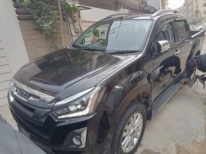 ISUZU D-MAX V CROSS(2021)