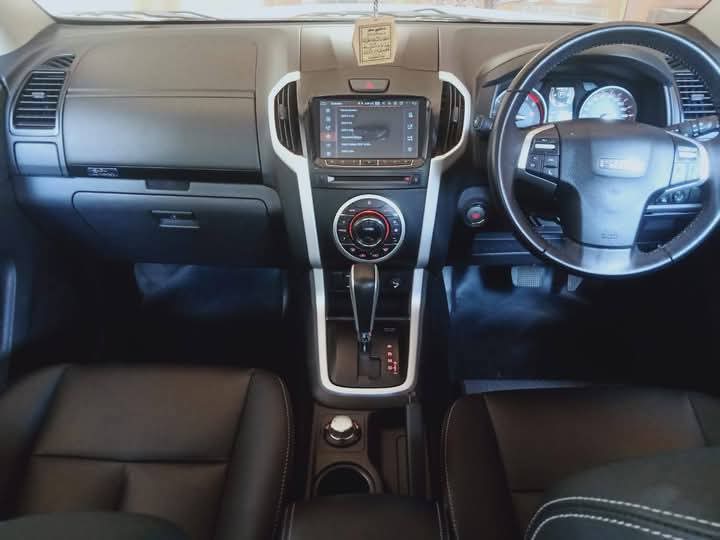 ISUZU D-MAX V CROSS(2021)