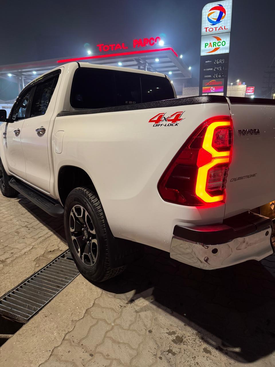 Toyota Hilux Revo V 2.8 D