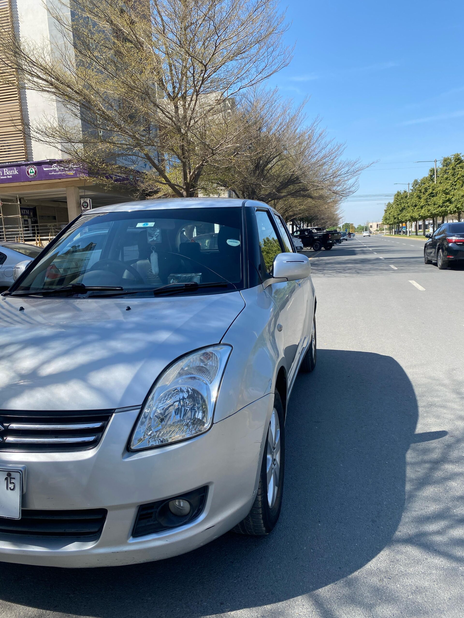 Suzuki swift DLX 2015