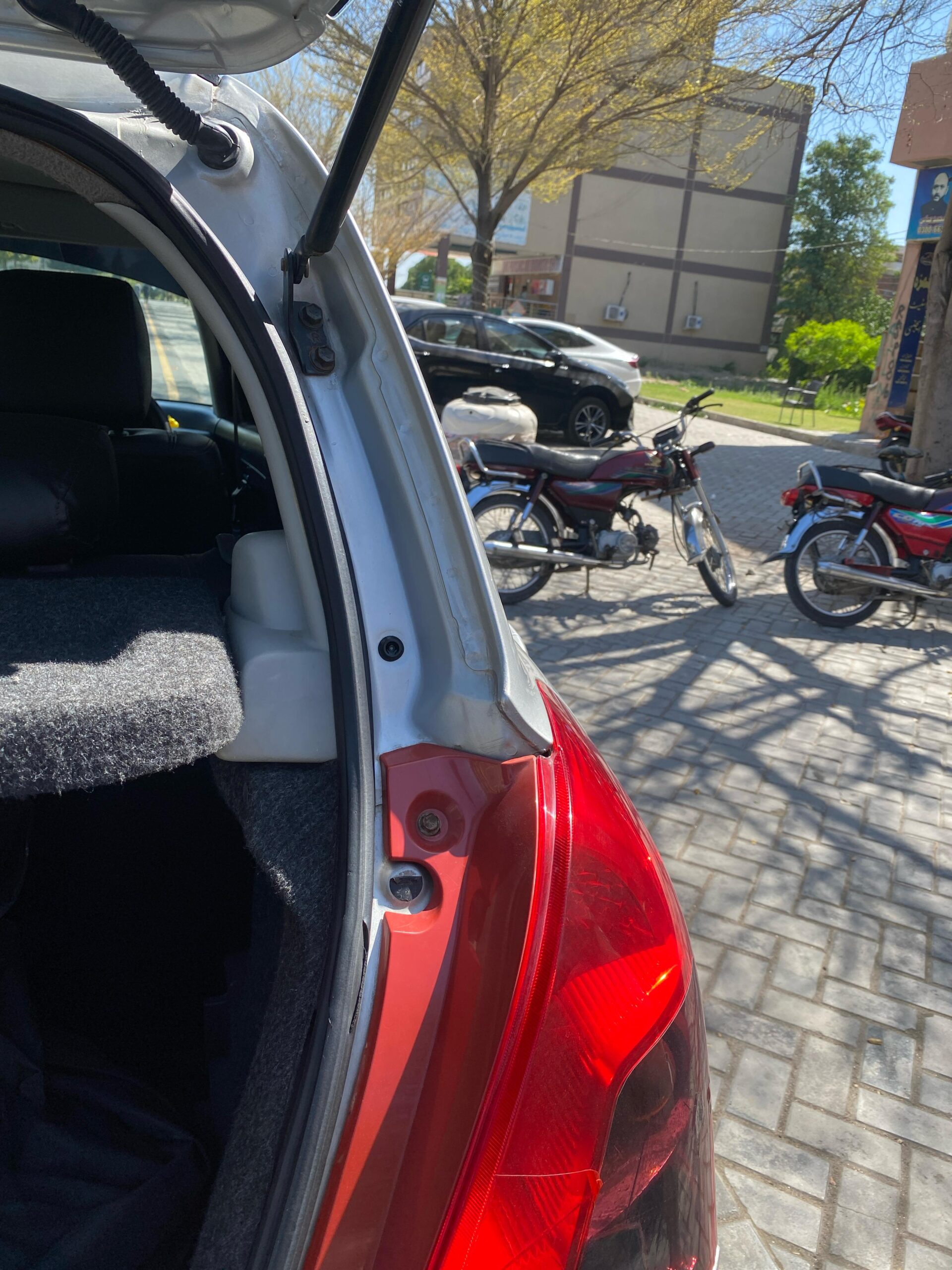 Suzuki swift DLX 2015