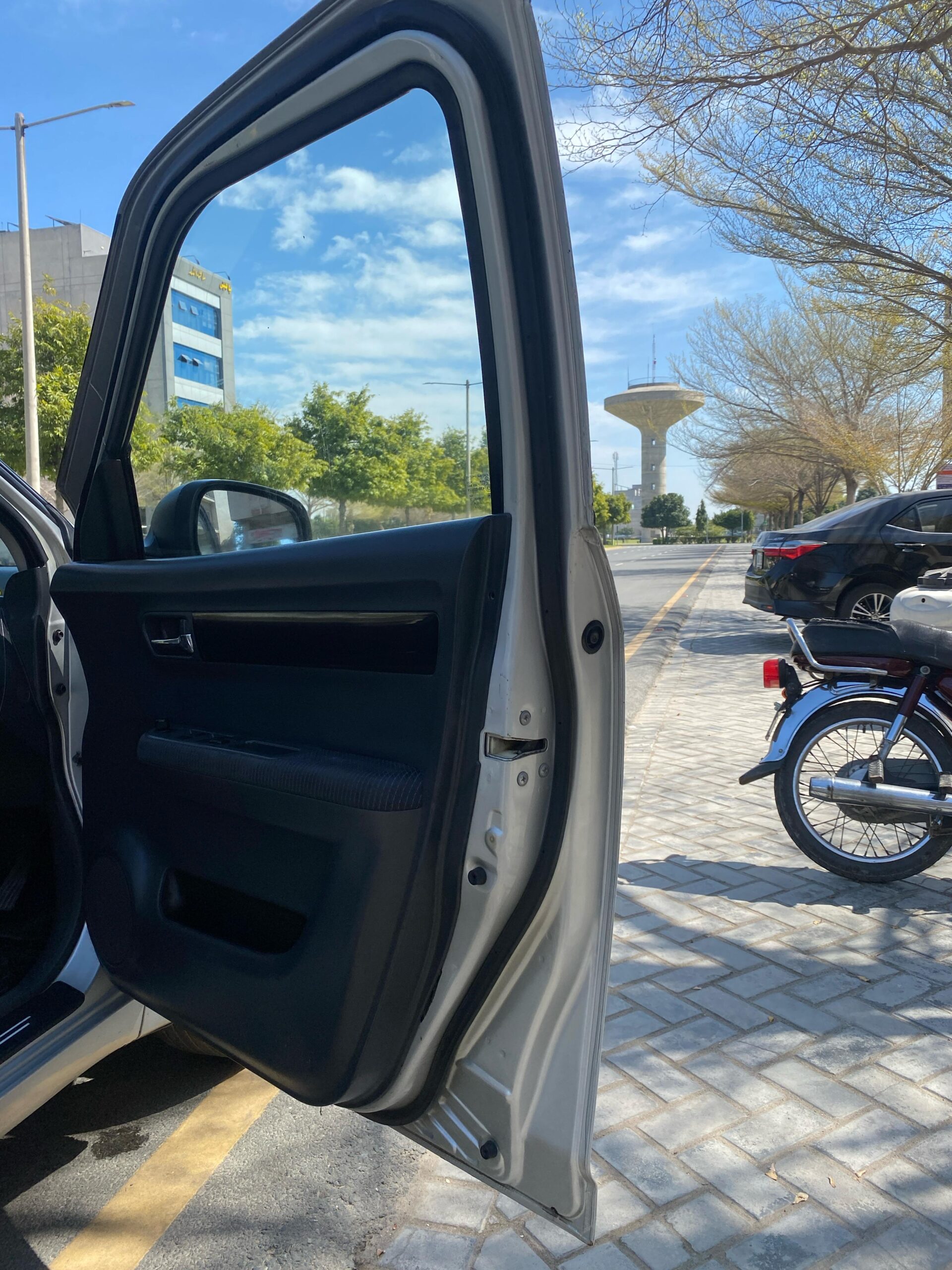 Suzuki swift DLX 2015