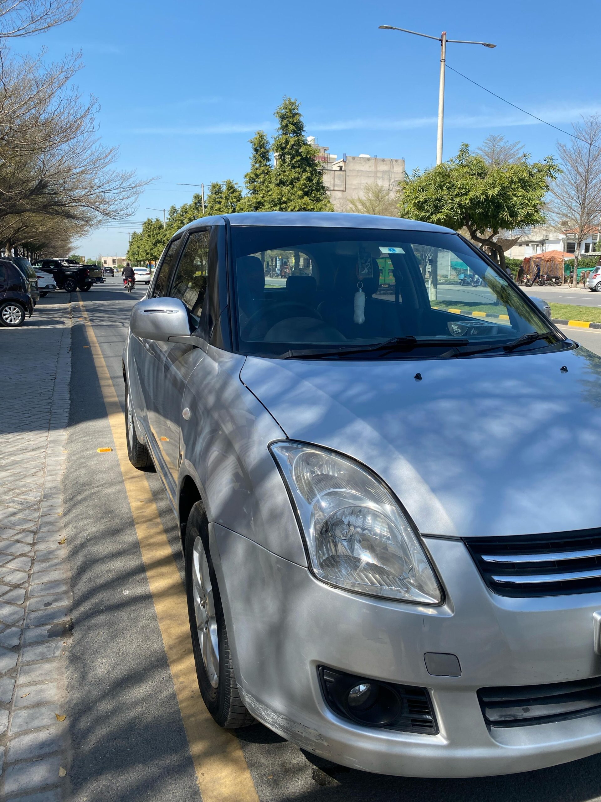 Suzuki swift DLX 2015